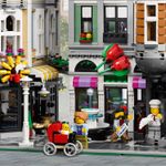 LEGO-Creator-Expert-Piazza-Dell-Assemblea-10255