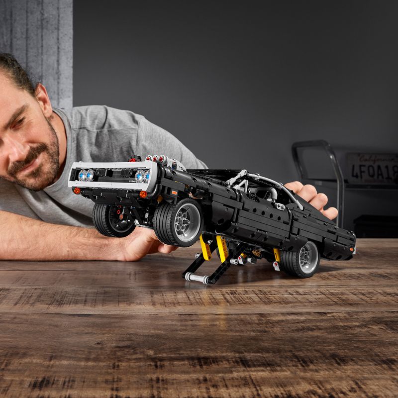 LEGO-Technic-Doms-Dodge-Charger-Macchina-Giocattolo-dal-Film-Fast-and-Furious