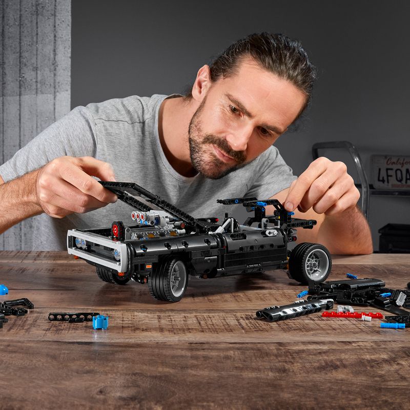 LEGO-Technic-Doms-Dodge-Charger-Macchina-Giocattolo-dal-Film-Fast-and-Furious