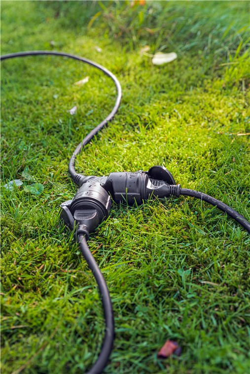 Goobay-Doppel-VerlA¤ngerungskabel-Outdoor-5-m-schwarz---Schutzkontaktstecker-Typ-F-CEE--65434-