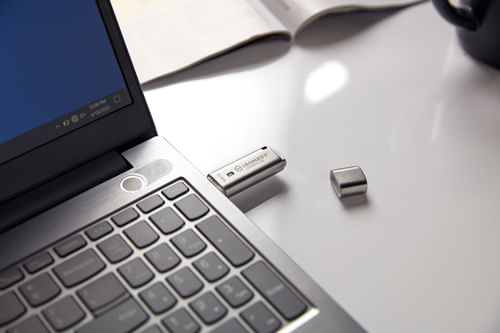 Kingston-Technology-IronKey-128GB-IKLP50-AES-USB-w-256bit-Encryption--128GB-USB-3.2-IRONKEY-LOCKER50---AES-USB-W-256BIT-
