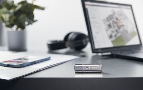 Kingston-Technology-IronKey-128GB-IKLP50-AES-USB-w-256bit-Encryption--128GB-USB-3.2-IRONKEY-LOCKER50---AES-USB-W-256BIT-