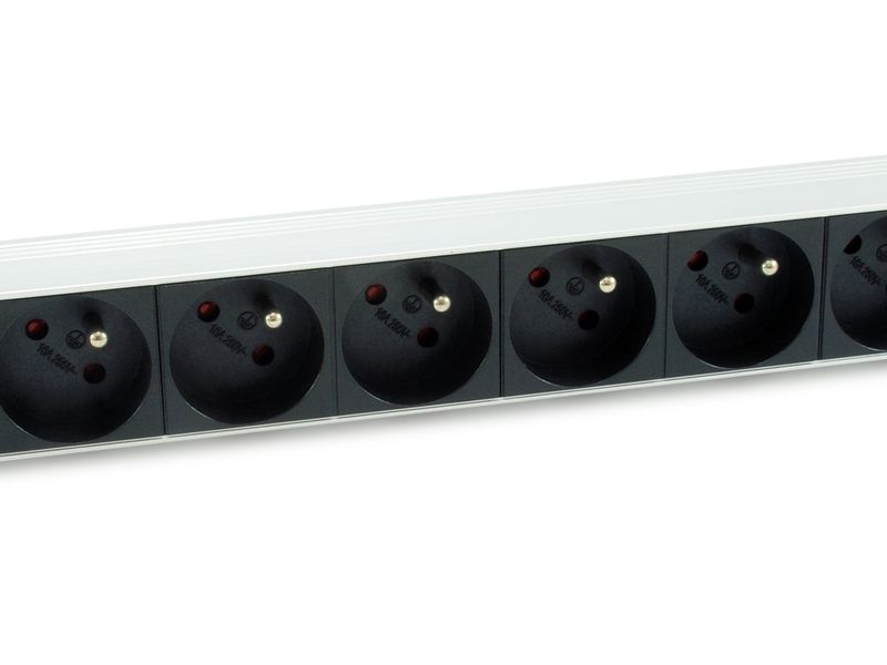 Equip-333313-unita-di-distribuzione-dell-energia--PDU--8-presa-e--AC-1U-Nero-Argento