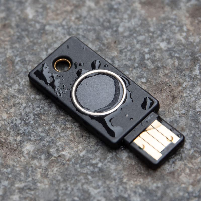 Bio---FIDO-Edition-USB-A---Yubico-YubiKey-Bio-FIDO---Edition-Windows-macOS-Chrome-OS-Linux-Black-Google-accountMicrosoft