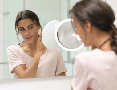 Medisana-88558-Specchio-cosmetico-rotondo-CM-850-con-forte-ventosa