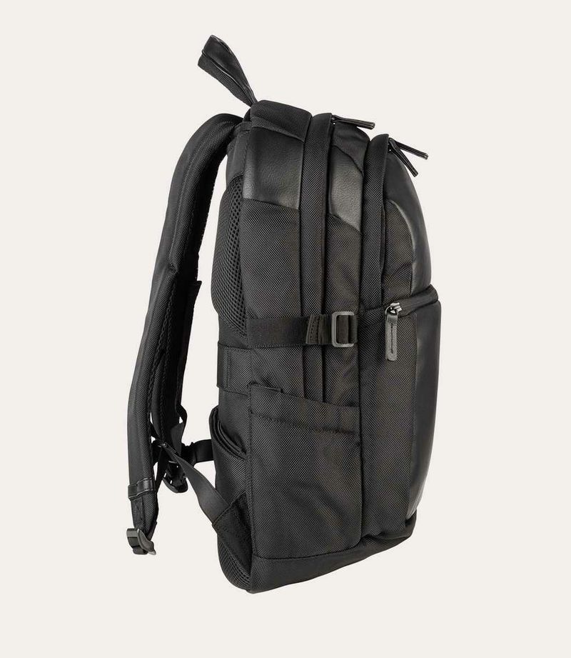 BRAVO-RUCKSACK-BLACK---MACBOOK-PRO-16-LAPTOP-15.6