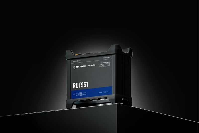 RUT951-LTE-Cat-4-Router.-With-Quectel-EC25-EC