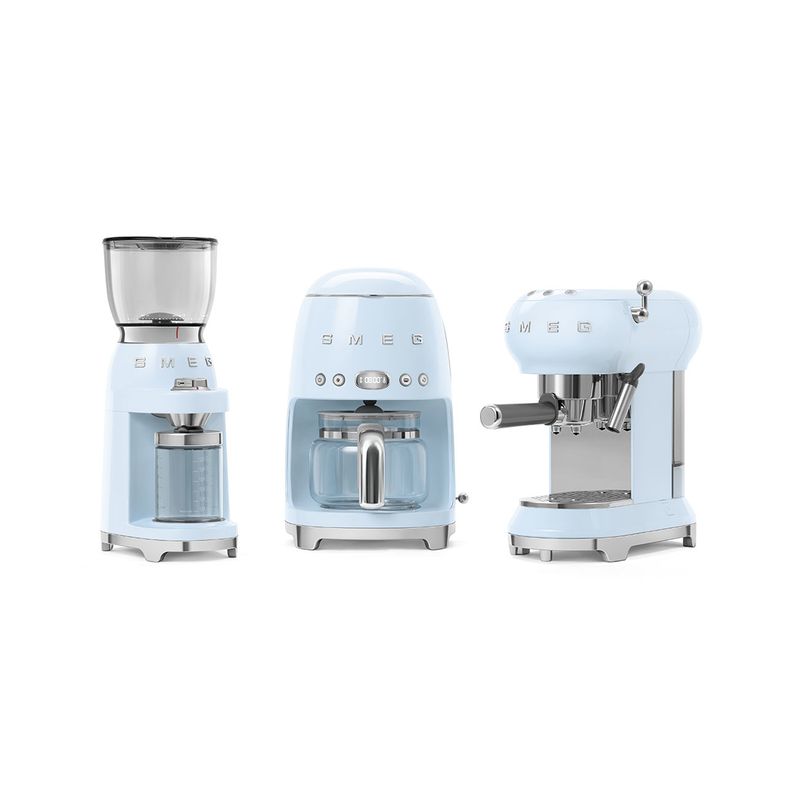 Macchina-per-caffe-espresso-Smeg-con-portafiltro-Anni--50-Style-Pastel-Blue-ECF01PBEU