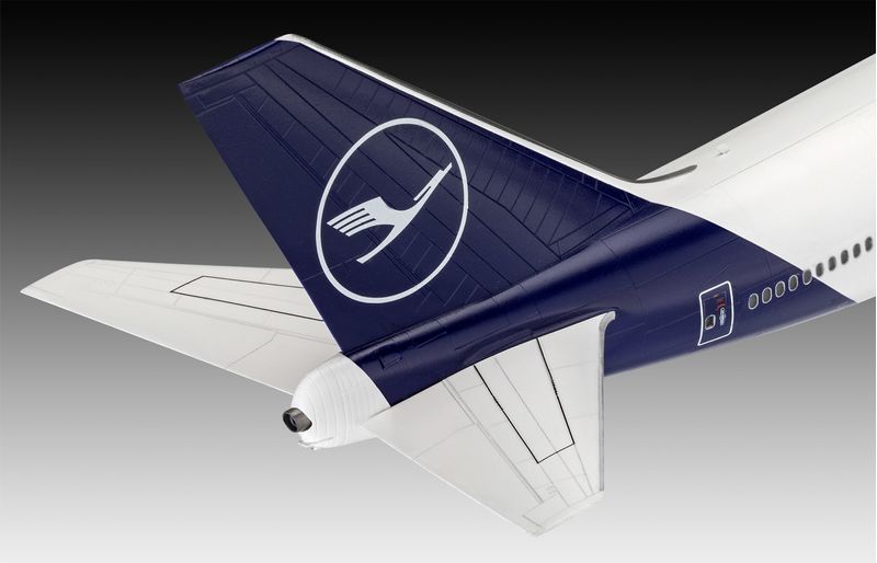 Revell-Boeing-747-8-Lufthansa--New-Livery--Flugzeug--03891-