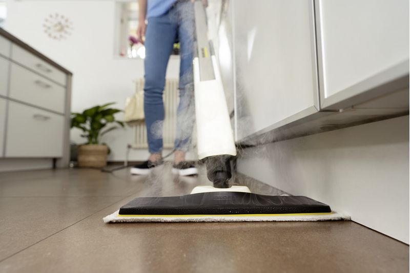 Karcher-SC-2-UPRIGHT-Scopa-a-vapore-04-L-1600-W-Nero-Bianco