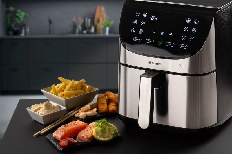 Ariete-4628-Friggitrice-ad-aria-Metal-7L-1800-W-Capacita-7L-Fino-a-28kg-di-fritto-12-programmi-Funzione-Max-Crisp-Temperatura-fino-a-200°-Cestello-antiaderente-con-griglia-Metal