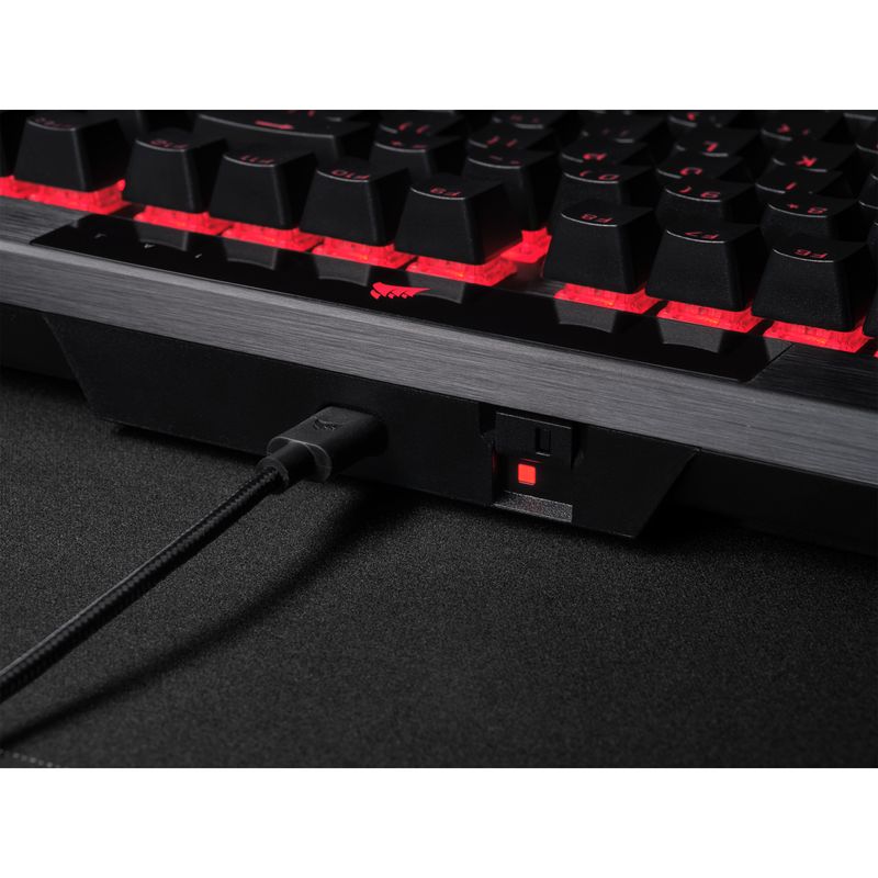 Tastiera-da-gioco-meccanica-cablata-Corsair-K70-RGB-PRO-Cherry-MX-rossa