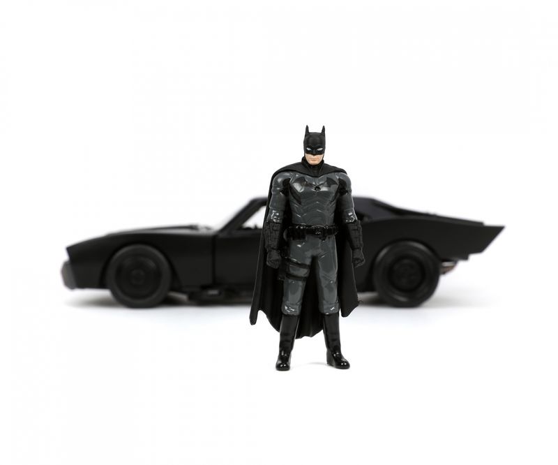 Simba-The-Batman-BatMobile-2022-in-Scala-1-24-con-Personaggio-Funzionamento-a-Ruota-Libera