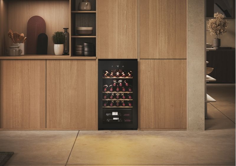 Haier-Wine-Bank-50-Serie-3-HWS34GGH1-Cantinetta-vino-con-compressore-Libera-installazione-Nero-34-bottiglia-bottiglie