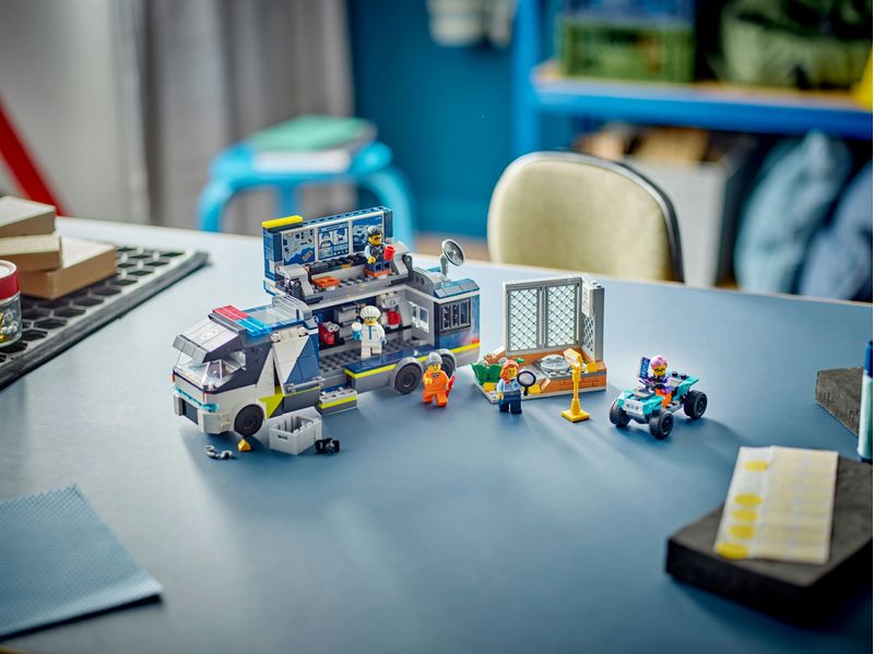 Camion-laboratorio-mobile-della-polizia---Lego-City-60418