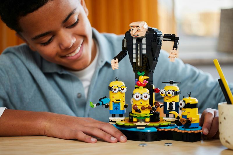 LEGO-Cattivissimo-Me-Gru-e-Minions-in-Mattoncini-Set-dal-Film-della-Illumination-Personaggi-da-Costruire-che-Danzano-Giochi-Creativi-per-Bambini-e-Bambine-da-9-Anni-Regalo-da-Esposizione-75582