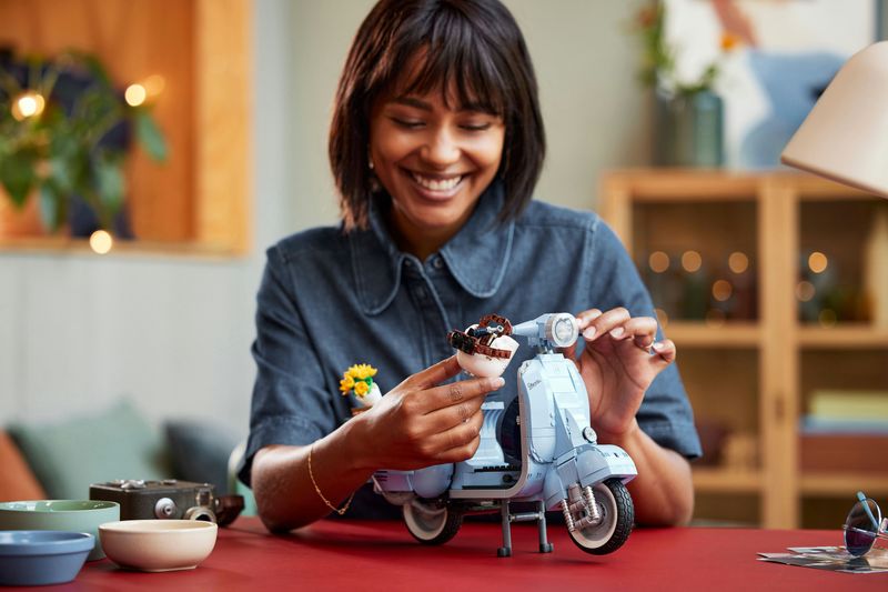 Vespa-125-LEGO®---Lego-Creator-Expert-10298