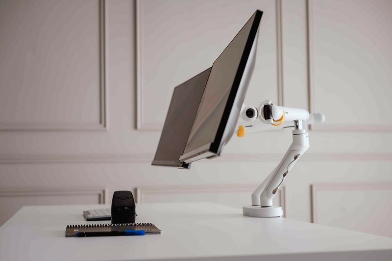 BakkerElkhuizen-BE-Flexible-Dual-889-cm-35-Bianco-Scrivania--Bakker-Elkhuizen-Easy-fit-Flexible-Dual-White-Monitor-Arm-w