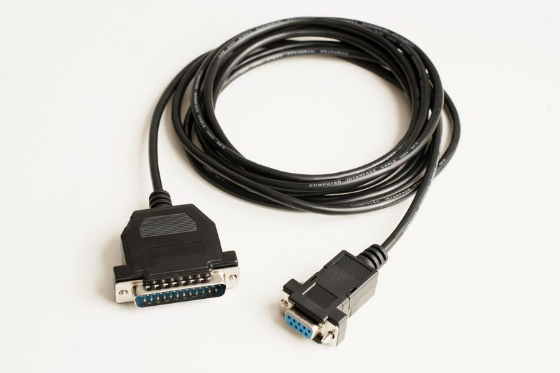 Microconnect-IBM029B-18-cavo-seriale-Nero-18-m-DB-9-DB-25--Serial-Cable-DB9-DB25-18M---F-M-black---Warranty-300M-