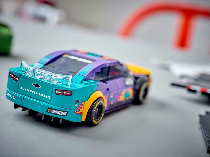 NASCAR®-Next-Gen-Chevrolet-Camaro-ZL1---Lego-Speed-Champions-76935