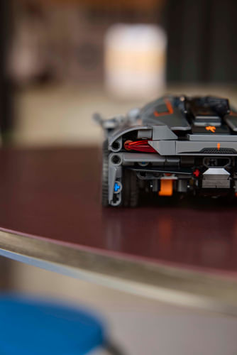 Hypercar-Koenigsegg-Jesko-Absolut-grigia---Lego-Technic-42173