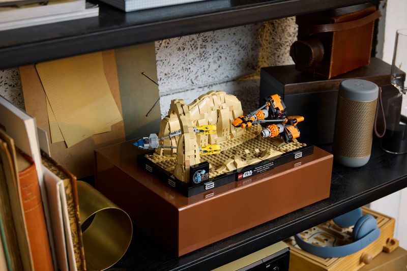 Diorama-Gara-degli-sgusci-su-Mos-Espa---Lego-Star-Wars-75380