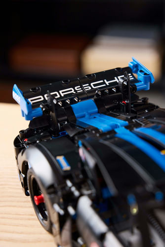 Auto-da-corsa-Porsche-GT4-e-Performance---Lego-Technic-42176