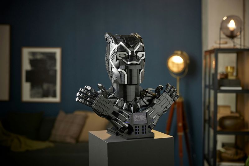 Black-Panther---Lego-Marvel-76215