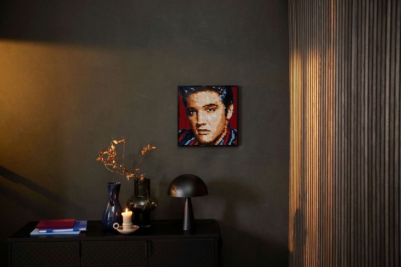 Elvis-Presley-il-Re-del-Rock-and-Roll---Lego-Art-31204