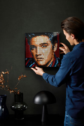 Elvis-Presley-il-Re-del-Rock-and-Roll---Lego-Art-31204