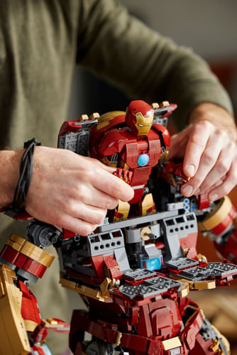 Hulkbuster​---Lego-Marvel-76210