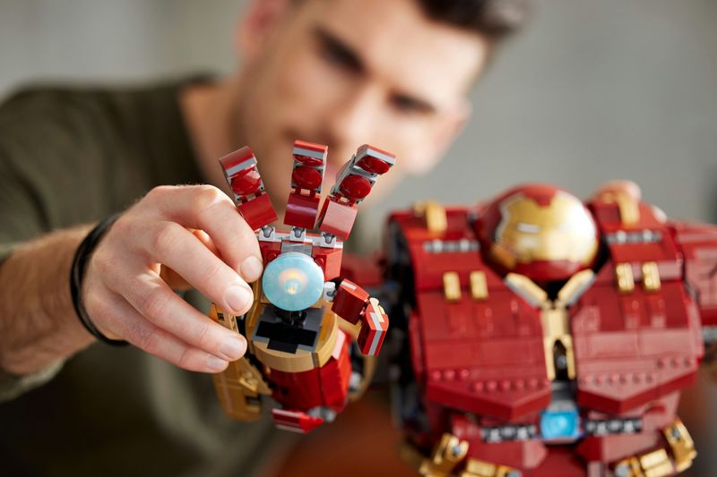 Hulkbuster​---Lego-Marvel-76210