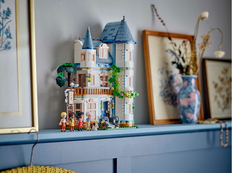 Bed-And-Breakfast-al-Castello---Lego-Friends-42638