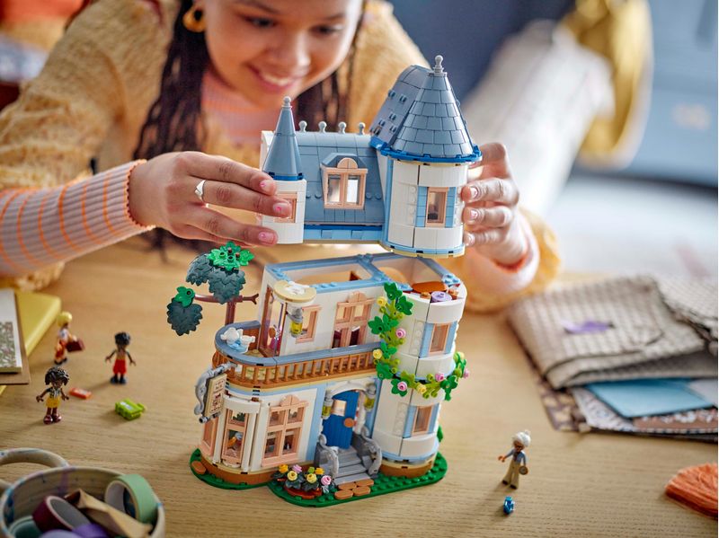 Bed-And-Breakfast-al-Castello---Lego-Friends-42638