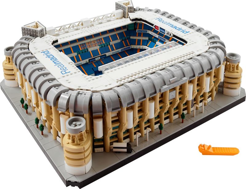 Stadio-del-Real-Madrid-–-Santiago-Bernabeu---Lego-Creator-Expert-10299