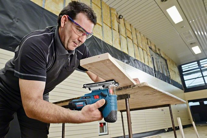 Bosch-GST-108-V-LI-seghetto-elettrico-15-kg