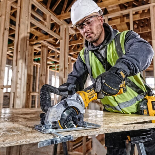 Sega-circolare-DeWalt-DCS571N-XJ-singola