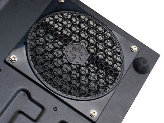 Custodia-in-PC-nera-ML03