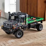 LEGO Technic Camion fuoristrada 4x4 Mercedes-Benz Zetros controllato da app