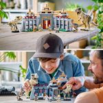 LEGO-Jurassic-Park-76961-Centro-Visitatori--l’Attacco-del-T.-Rex-e-del-Raptor-Set-con-2-Dinosauri-Giocattolo-e-6-Minifigure