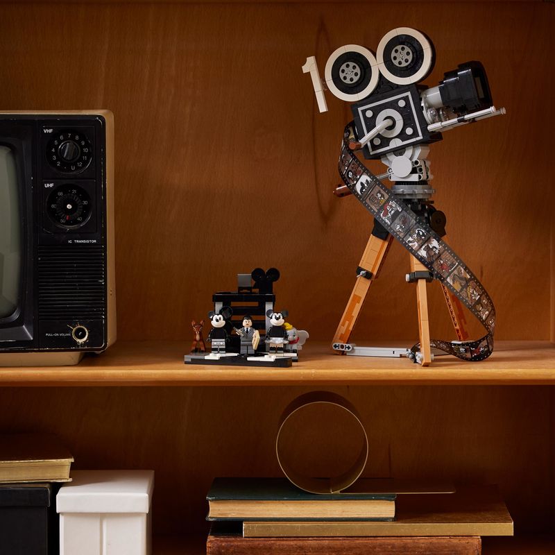 LEGO-Disney-43230-Cinepresa-Omaggio-a-Walt-Disney-100°-Anniversario-con-Minifigure-di-Topolino-e-Minnie-Regali-Donna-e-Uomo