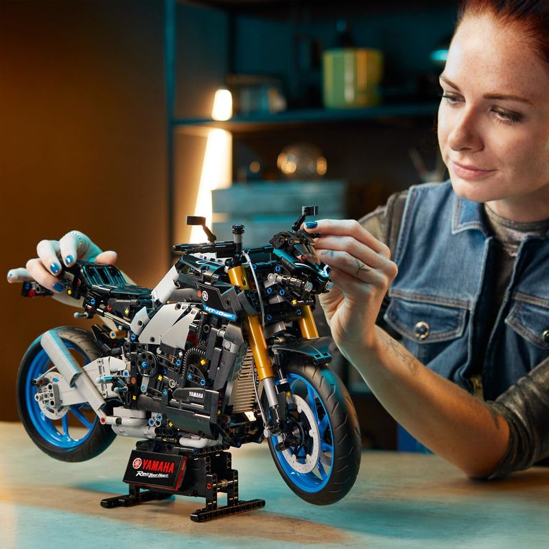 LEGO-Technic-42159-Yamaha-MT-10-SP-Modellino-Moto-per-Adulti-Replica-Motocicletta-con-App-AR-Regalo-per-Uomo-e-Donna