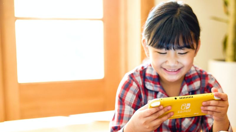 Nintendo-Switch-Lite-console-da-gioco-portatile-14-cm--5.5--32-GB-Touch-screen-Wi-Fi-Giallo