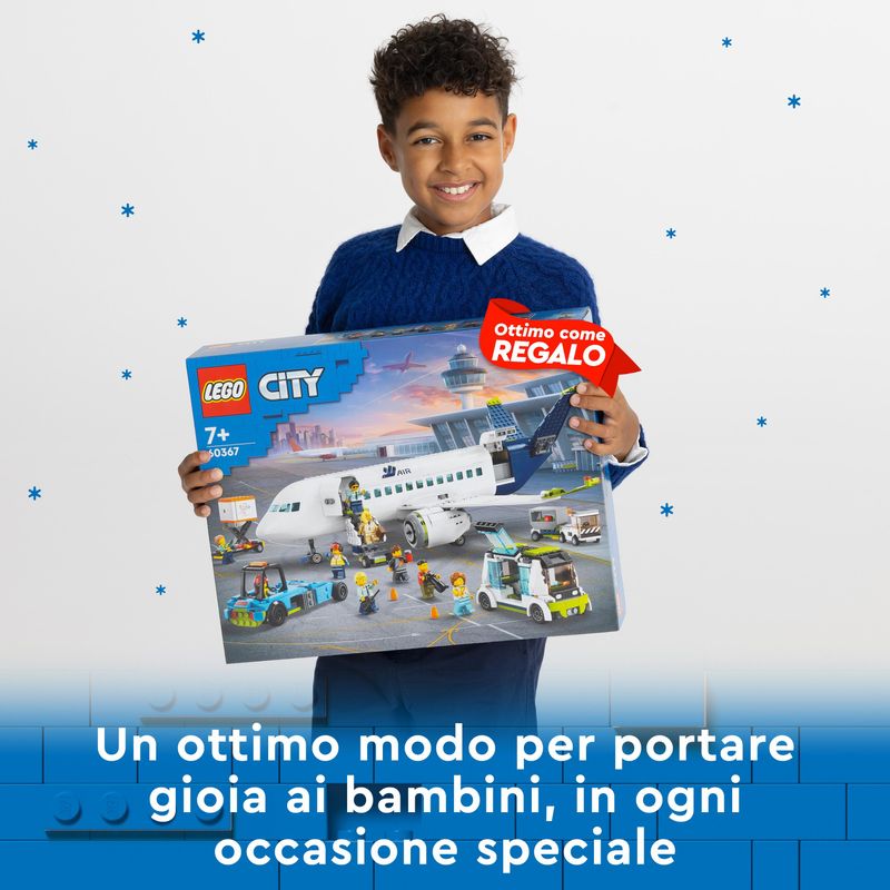 LEGO-City-60367-Aereo-Passeggeri-Modellino-di-Aeroplano-Giocattolo-da-Costruire-con-9-Minifigure-e-Veicoli-dell-Aeroporto