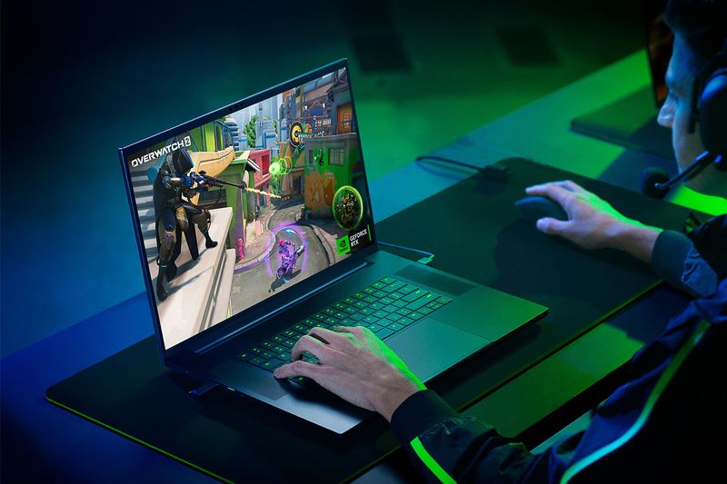 Razer-Blade-18--QHD-240Hz-i9-13950HX-32GB-1TB-SSD-RTX4080-Win-11