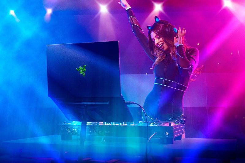 Razer-Blade-18--QHD-240Hz-i9-13950HX-32GB-1TB-SSD-RTX4080-Win-11